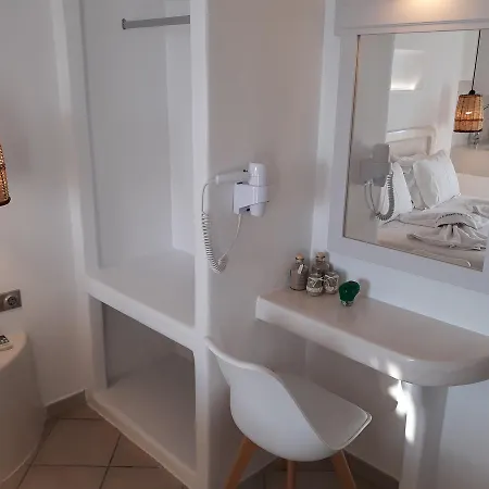 Nikos And アパートホテル