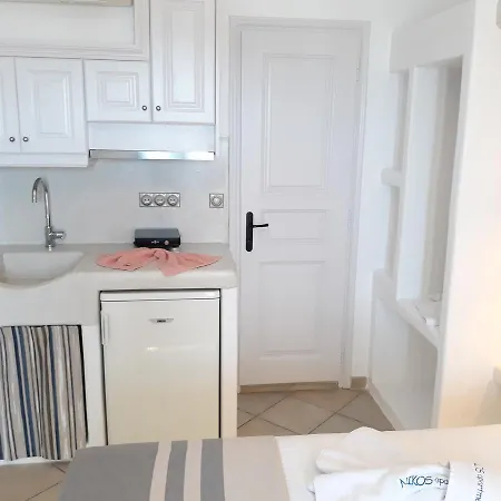 Lägenhetshotell Nikos And 4*