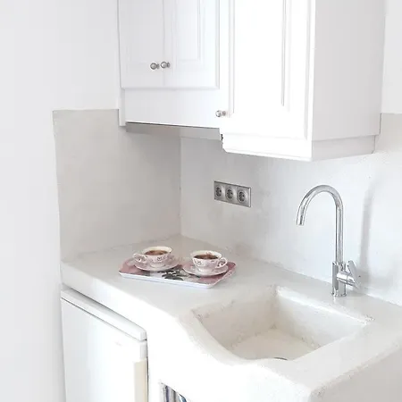 アパートホテル Nikos And 4*