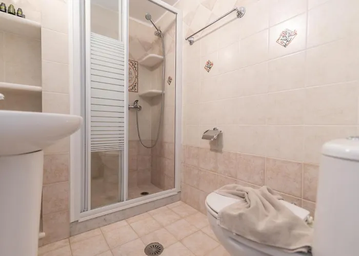 Lägenhetshotell Nikos And 4*