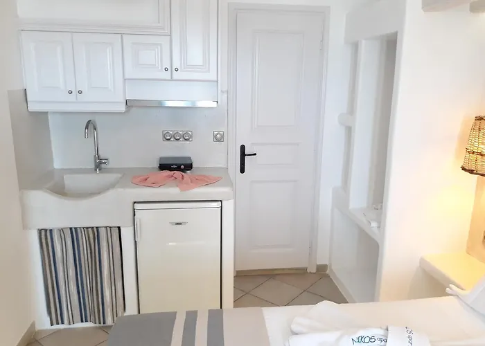 Lägenhetshotell Nikos And 4*