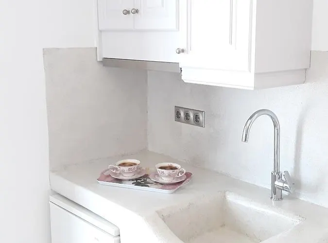 Lägenhetshotell Nikos And 4*